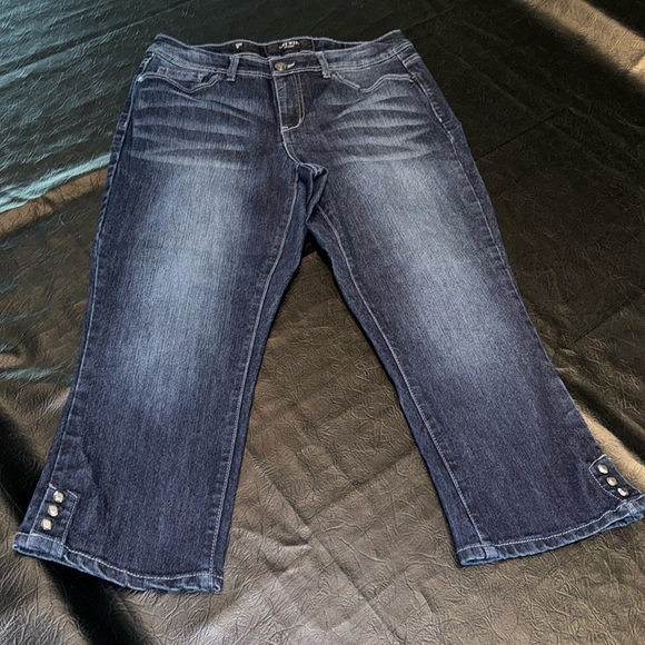 Jeans by Nine West, EUC, Size 8 - Picture 1 of 12